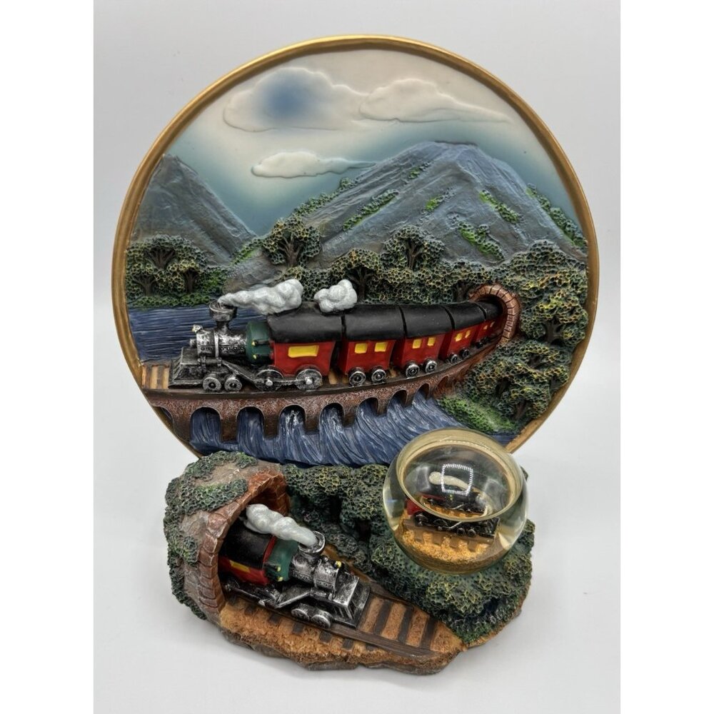 vintage 1999 3D train on Bridge  snowglobe Cadona  train engine Plate RARE